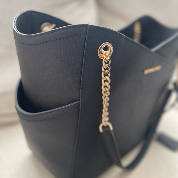 Beautiful Black and Gold Bag and wallet Bundle by Michael Kors - Picture 6 of 10